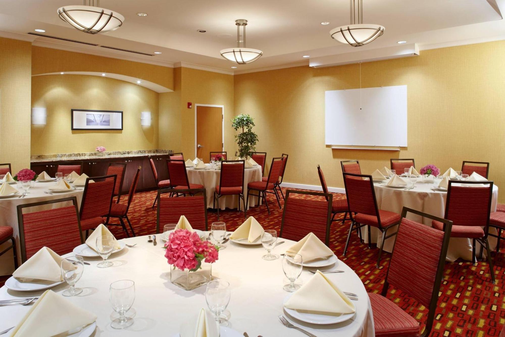 Courtyard By Marriott Pittsburgh West Homestead Waterfront Eksteriør billede